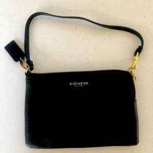 Coach. corner, zip, wristlet, black leather